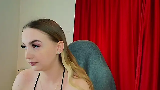 Snapshot of Angel-Kisss chatting on 02-18-26, 05:05 Angel-Kisss online show from 02-18-26, 05:05