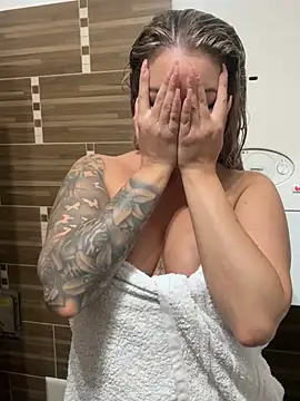 sexybatwomen33 online show from 05-13-26, 06:42