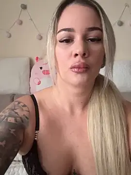 sexybatwomen33 online show from 02-15-26, 12:59