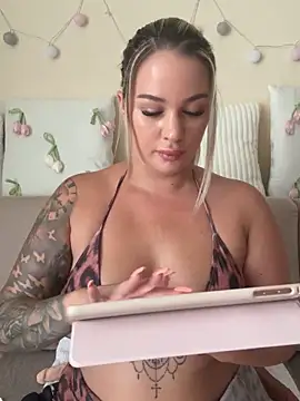 sexybatwomen33 online show from 06-27-26, 12:22