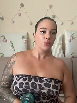 sexybatwomen33 online show from 06-27-26, 10:10