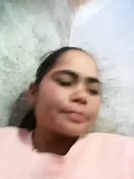 Snapshot of Sunali_Bendre chatting on 05-07-26, 01:32 Sunali Bendre online show from 05-07-26, 01:32