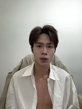 Snapshot of SM_004 chatting on 02-11-26, 10:37 SM 004 online show from 02-11-26, 10:37