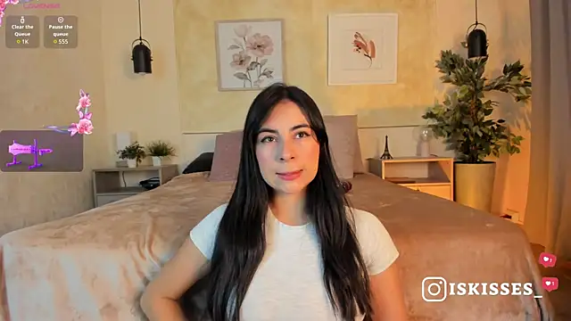 Snapshot of IsabellaSweet__ chatting on 04-21-26, 03:46 IsabellaSweet online show from 04-21-26, 03:46