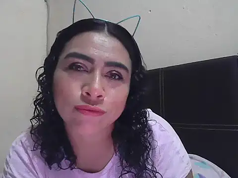 Snapshot of DalilahMx chatting on 05-06-26, 02:54 DalilahMx online show from 05-06-26, 02:54