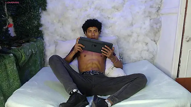 Snapshot of Walkers05 chatting on 03-02-26, 03:40 Walkers05 online show from 03-02-26, 03:40