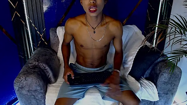 Snapshot of Walkers05 chatting on 02-28-26, 02:22 Walkers05 online show from 02-28-26, 02:22