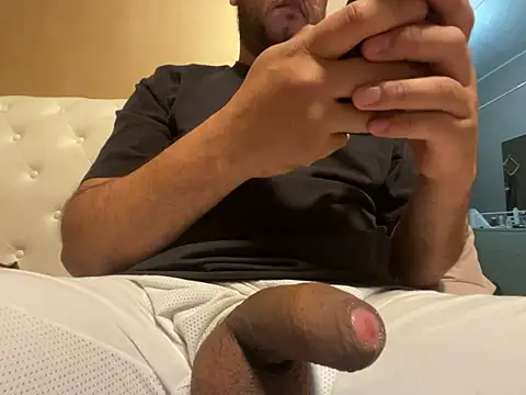 Snapshot of latinocalientehot chatting on 06-16-26, 06:41 latinocalientehot online show from 06-16-26, 06:41
