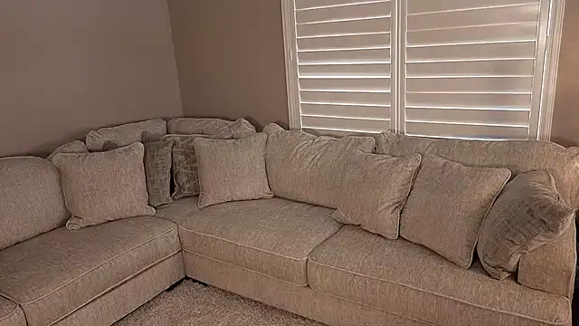 Snapshot of Hot_Wife_Amber chatting on 02-15-26, 07:35 Hot Wife Amber online show from 02-15-26, 07:35