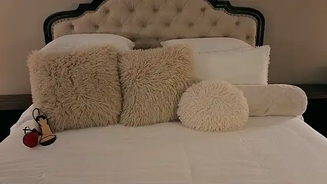 Snapshot of Hot_Wife_Amber chatting on 02-08-26, 12:30 Hot Wife Amber online show from 02-08-26, 12:30