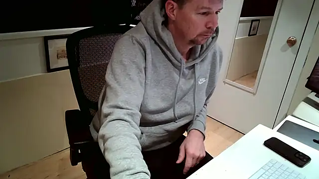 Snapshot of Scotsmanx chatting on 02-01-26, 02:32 Scotsmanx online show from 02-01-26, 02:32