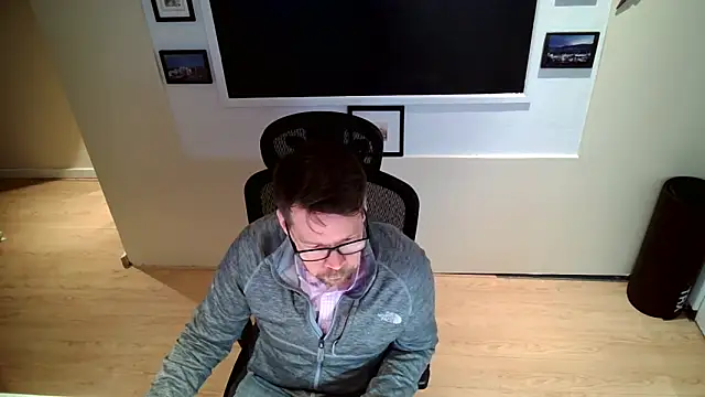 Snapshot of Scotsmanx chatting on 02-17-26, 08:06 Scotsmanx online show from 02-17-26, 08:06