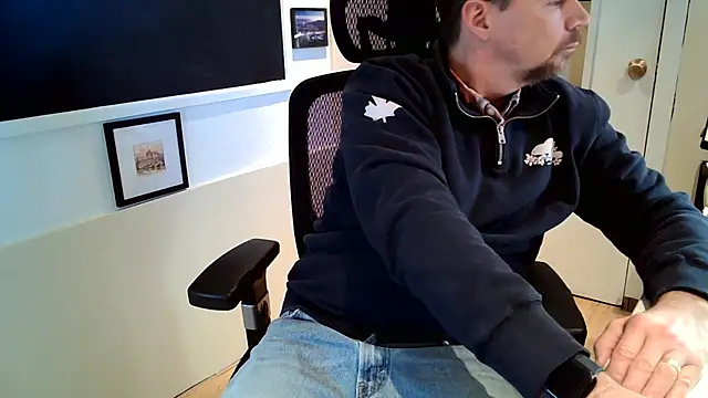 Snapshot of Scotsmanx chatting on 02-13-26, 08:20 Scotsmanx online show from 02-13-26, 08:20