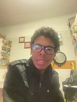 Snapshot of ELPikaPreta chatting on 02-15-26, 12:33 ELPikaPreta online show from 02-15-26, 12:33