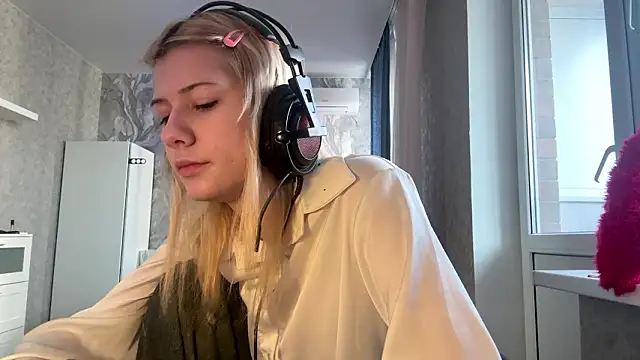 LadyFoxLove online show from 02-11-26, 11:32