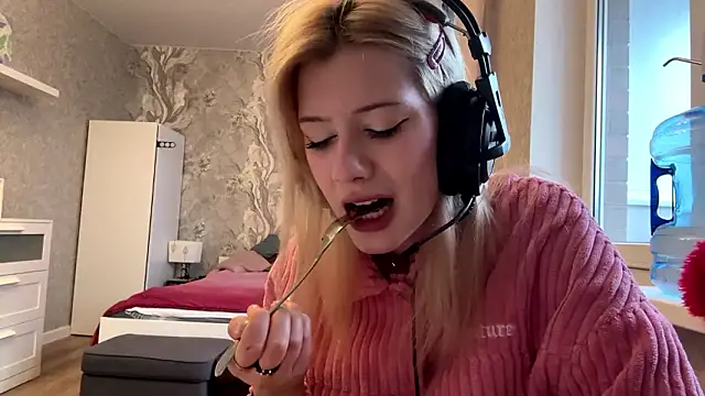 LadyFoxLove online show from 02-08-26, 10:02