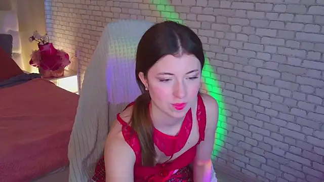 LunarDreamm online show from 02-05-26, 01:29