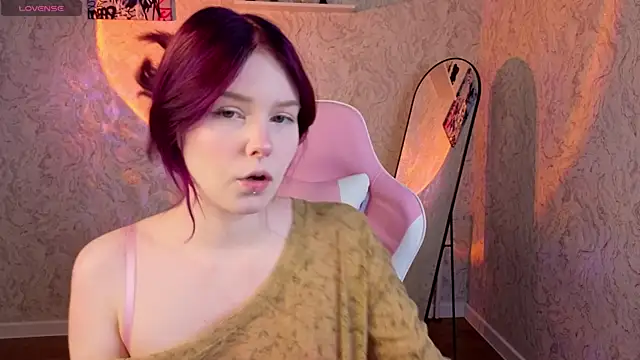 Julia Anis online show from 04-10-26, 01:01