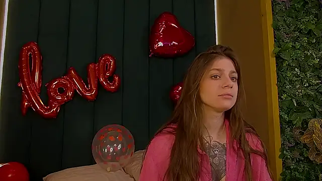 Snapshot of EileenElfie chatting on 02-11-26, 03:28 EileenElfie online show from 02-11-26, 03:28