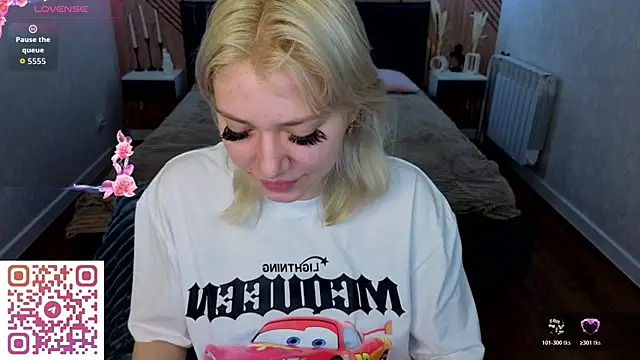 Snapshot of Kate_Krose chatting on 06-09-26, 01:06 Kate Krose online show from 06-09-26, 01:06