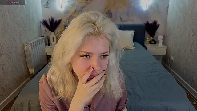 Snapshot of Kate_Krose chatting on 02-17-26, 01:03 Kate Krose online show from 02-17-26, 01:03