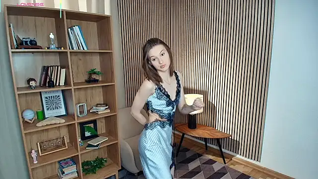 LianneBynon online show from 07-17-26, 08:33