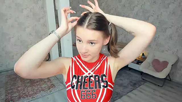 LianneBynon online show from 05-04-26, 08:28