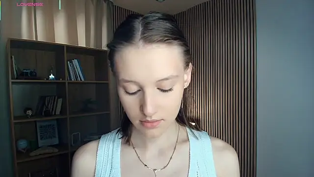 LianneBynon online show from 07-19-26, 08:34