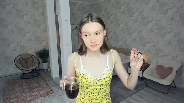 LianneBynon online show from 05-10-26, 08:29