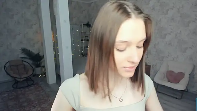 LianneBynon online show from 04-10-26, 08:43