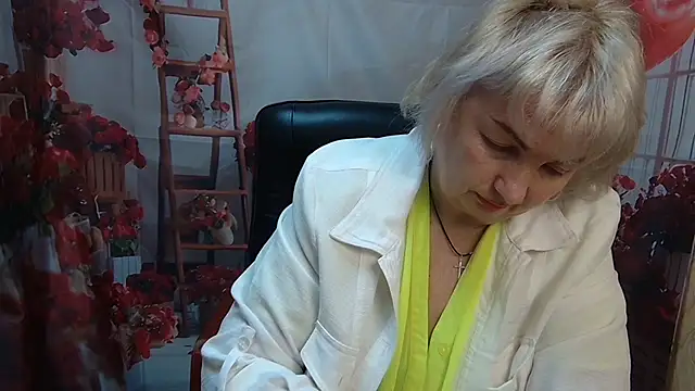 Snapshot of RenataDaster chatting on 05-15-26, 11:08 RenataDaster online show from 05-15-26, 11:08