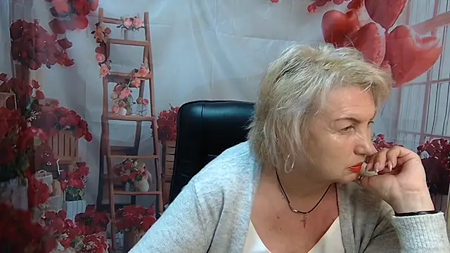 Snapshot of RenataDaster chatting on 05-19-26, 04:58 RenataDaster online show from 05-19-26, 04:58