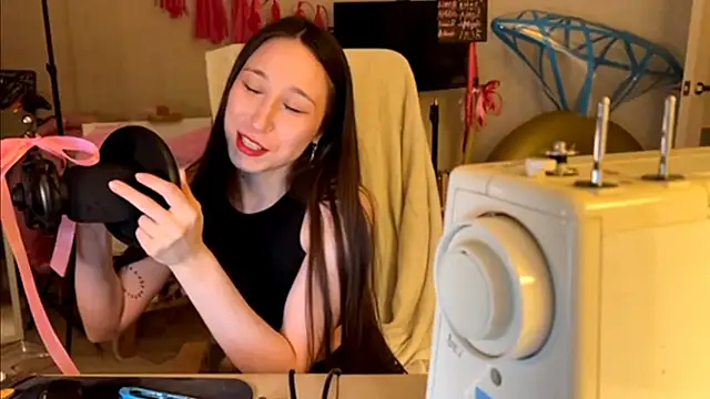 Snapshot of karinasun chatting on 02-21-26, 03:36 karinasun online show from 02-21-26, 03:36