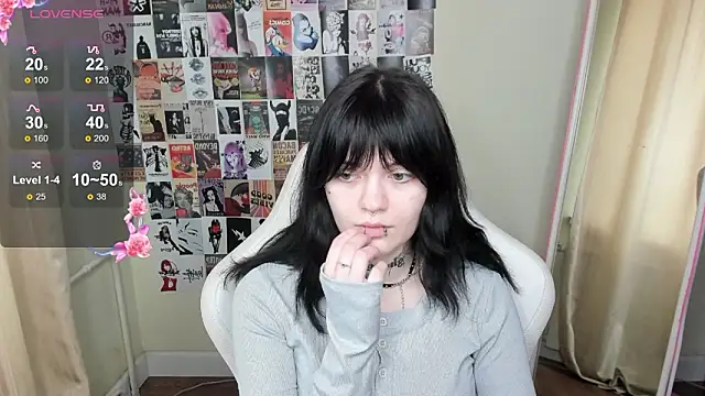 Snapshot of Emma_Darkkk chatting on 02-17-26, 05:49 Emma Darkkk online show from 02-17-26, 05:49