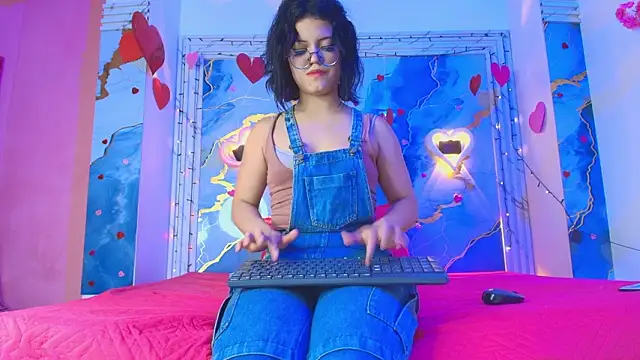 Snapshot of Eleanor_rigby5 chatting on 02-28-26, 03:06 Eleanor rigby5 online show from 02-28-26, 03:06