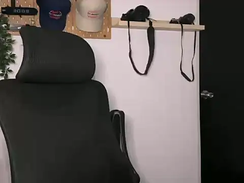 SamDornan51 online show from 02-05-26, 11:11