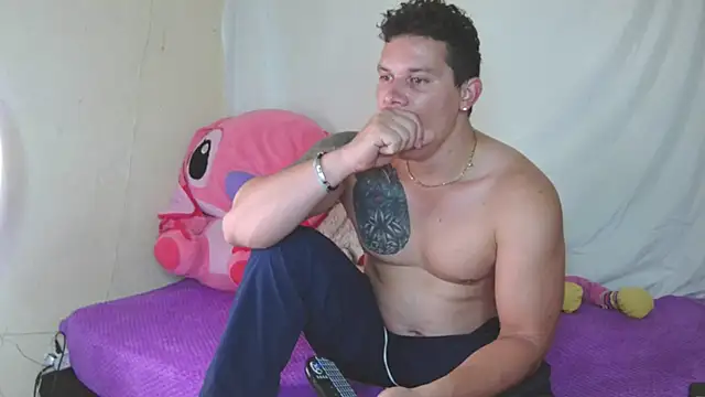 Snapshot of Eternalfuego chatting on 02-10-26, 05:39 Eternalfuego online show from 02-10-26, 05:39