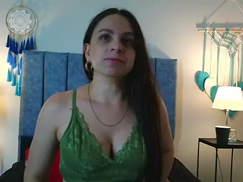 Snapshot of NatalyGuzman26 chatting on 02-14-26, 12:44 NatalyGuzman26 online show from 02-14-26, 12:44