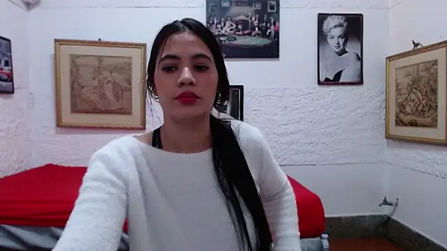 Snapshot of JulianaLopera1 chatting on 02-26-26, 01:22 JulianaLopera1 online show from 02-26-26, 01:22