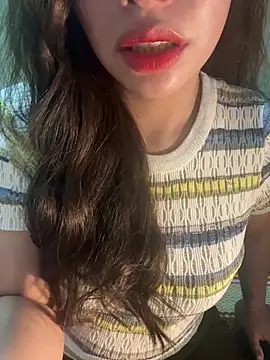 QuynhAnh 2k1 online show from 02-11-26, 08:03