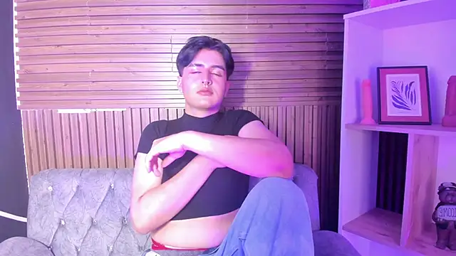 noahWolff  online show from 02-12-26, 05:18