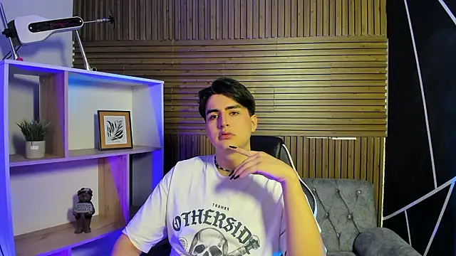 noahWolff  online show from 02-26-26, 05:40