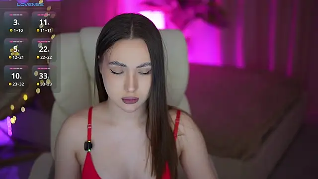 Snapshot of OliviaMoore_ chatting on 04-23-26, 05:47 OliviaMoore online show from 04-23-26, 05:47
