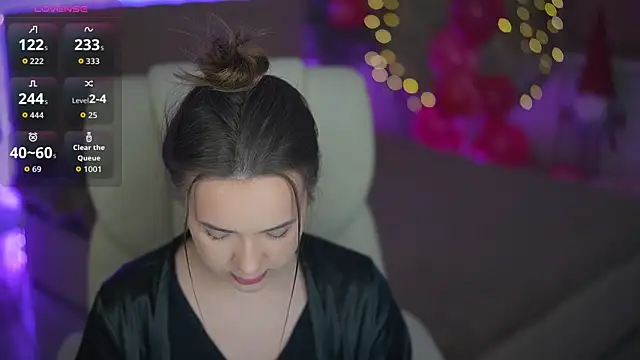 Snapshot of OliviaMoore_ chatting on 02-17-26, 06:44 OliviaMoore online show from 02-17-26, 06:44