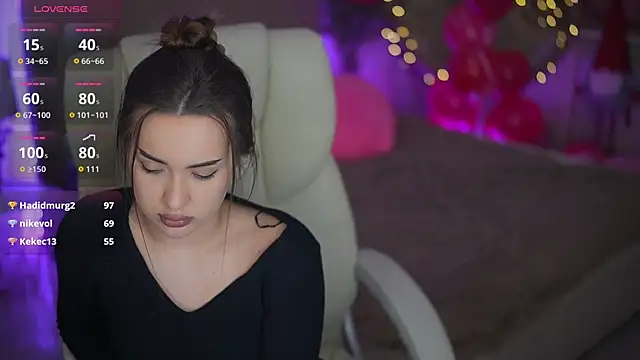 Snapshot of OliviaMoore_ chatting on 02-17-26, 06:49 OliviaMoore online show from 02-17-26, 06:49