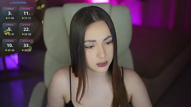 Snapshot of OliviaMoore_ chatting on 04-19-26, 07:05 OliviaMoore online show from 04-19-26, 07:05