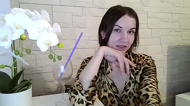 Snapshot of JuliaLovely chatting on 06-05-26, 06:35 JuliaLovely online show from 06-05-26, 06:35