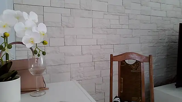 Snapshot of JuliaLovely chatting on 07-15-26, 02:24 JuliaLovely online show from 07-15-26, 02:24