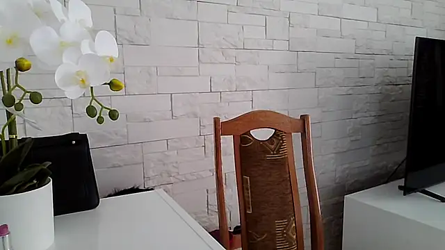 Snapshot of JuliaLovely chatting on 06-09-26, 02:18 JuliaLovely online show from 06-09-26, 02:18