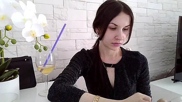 Snapshot of JuliaLovely chatting on 06-08-26, 02:39 JuliaLovely online show from 06-08-26, 02:39